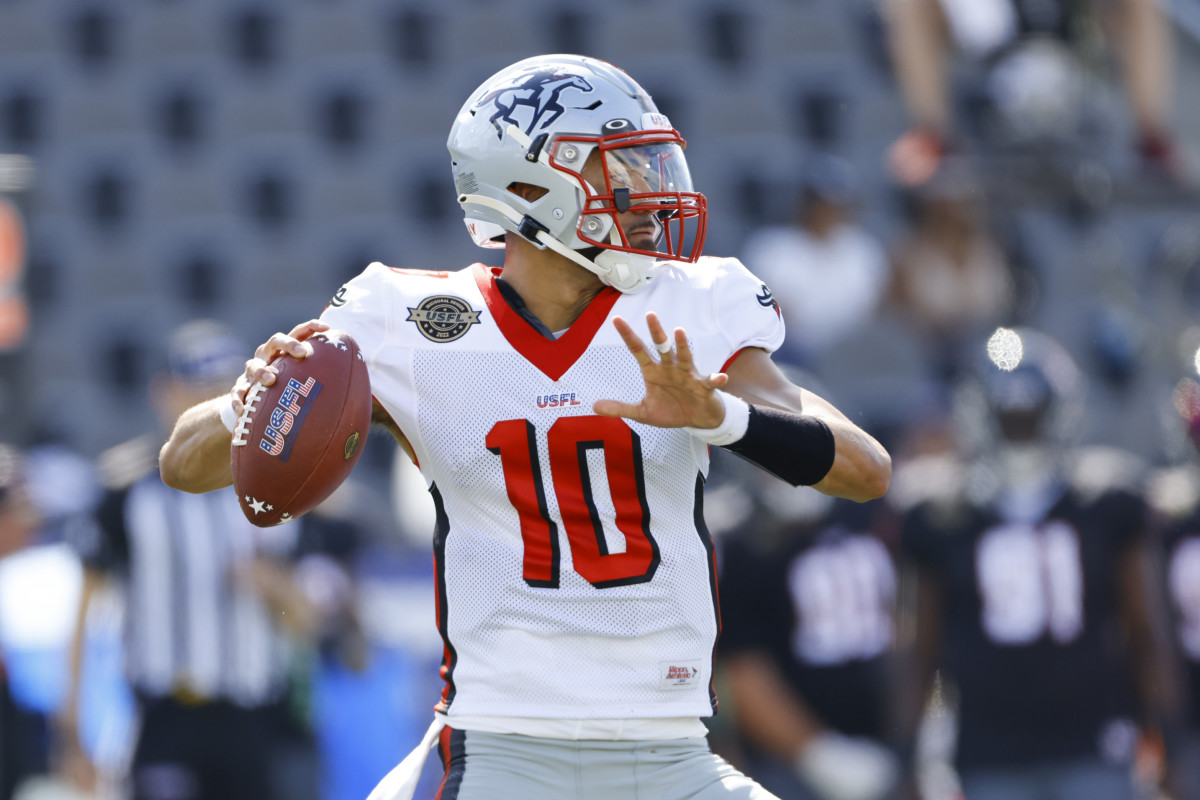 Apr 30, 2022; Birmingham, AL, USA; Tampa Bay Bandits quarterback Jordan Ta'amu (10) throws against the Houston Gamblers during the first half at Protective Stadium. Mandatory Credit: Vasha Hunt-USA TODAY Sports